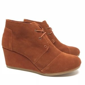 Toms desert wedge booties